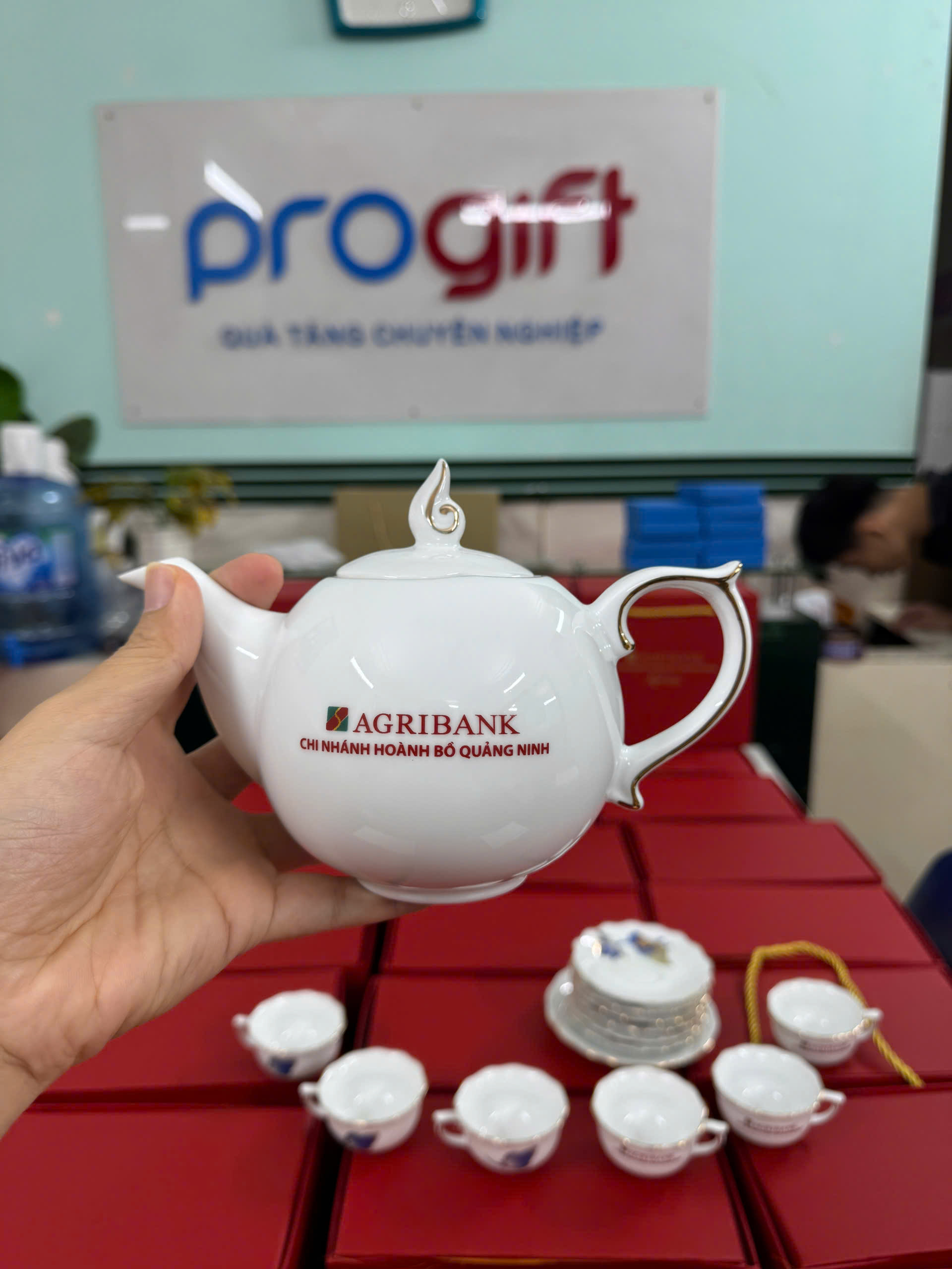 Bộ ấm chén mẫu đơn sen xanh vàng kim sang trọng