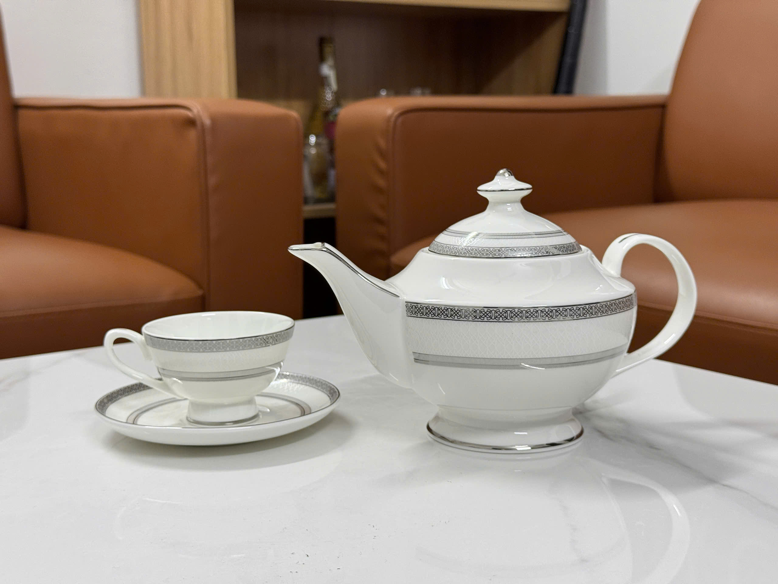 Bộ ấm chén nhập khẩu phong cách châu âu viền bạc sang trọng