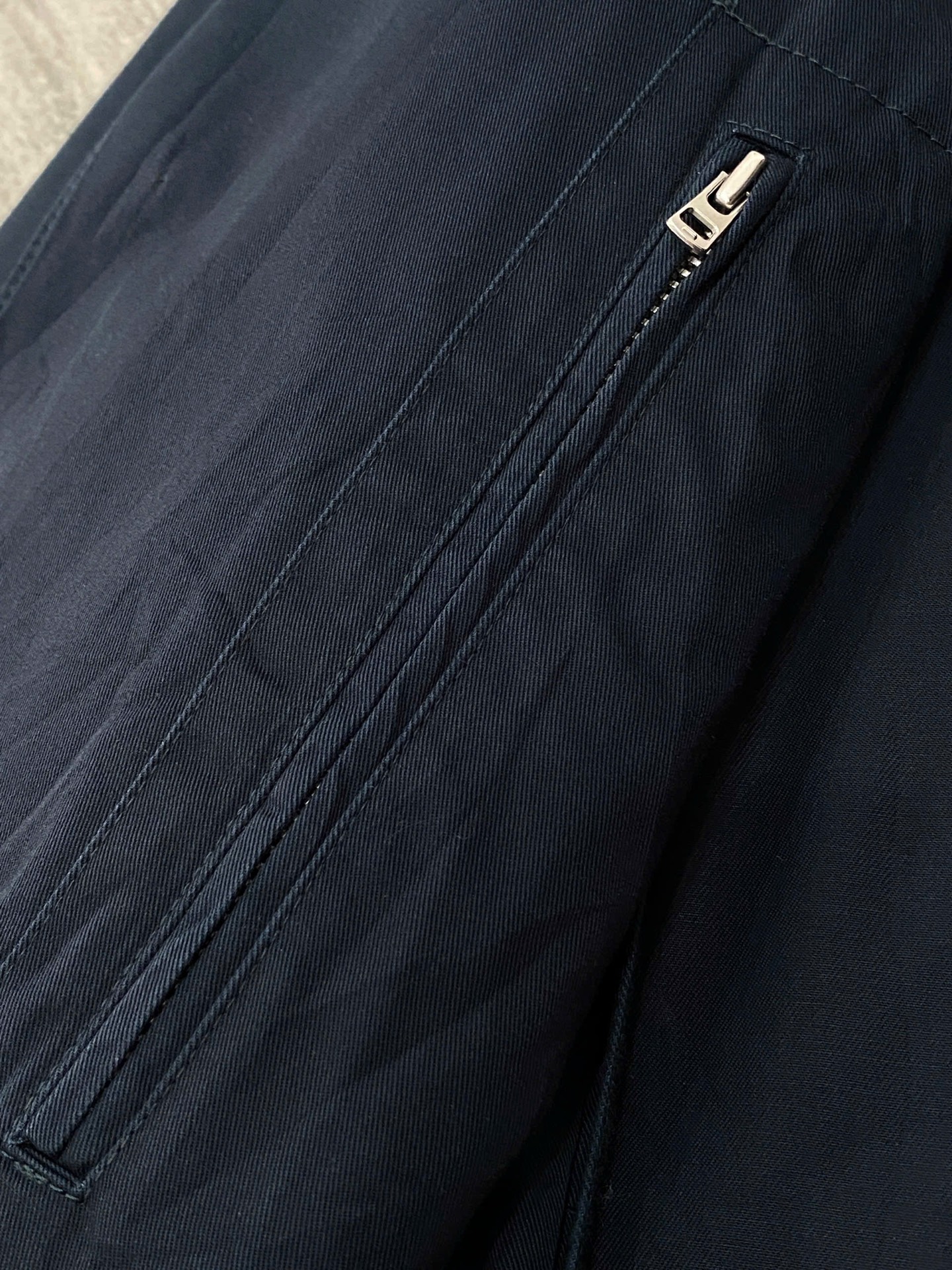 UNIQLO and LEMAIRE | Polyester tối màu 3 cúc tối giản | độ mới 95%
