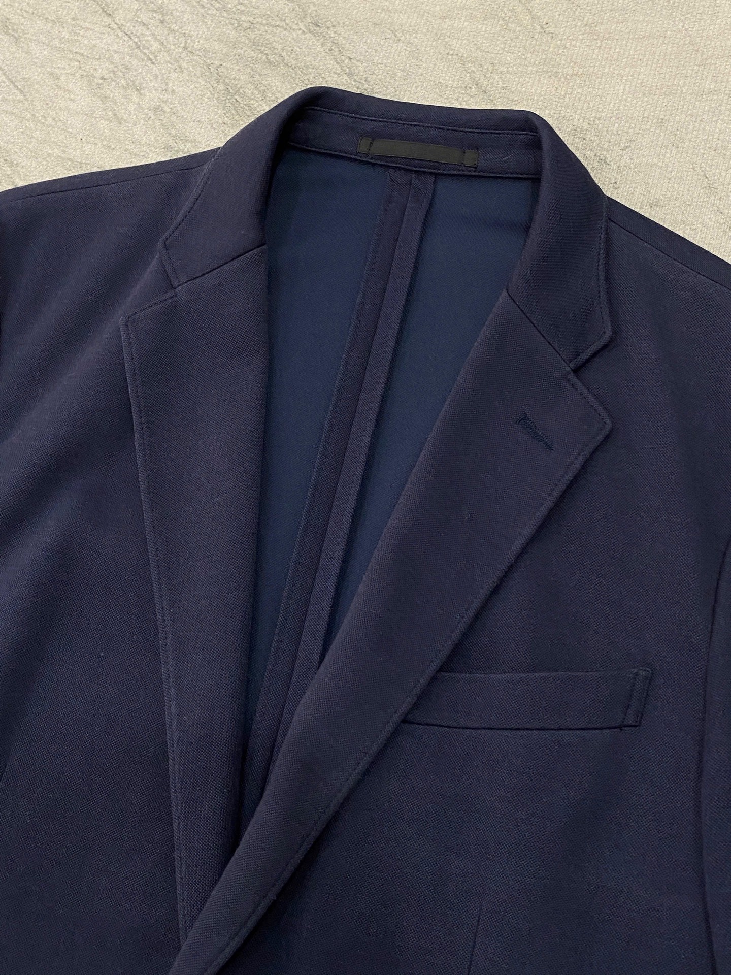 Blazer UNIQLO | Polyester tối màu 2 cúc dáng tự nhiên | độ mới 90%