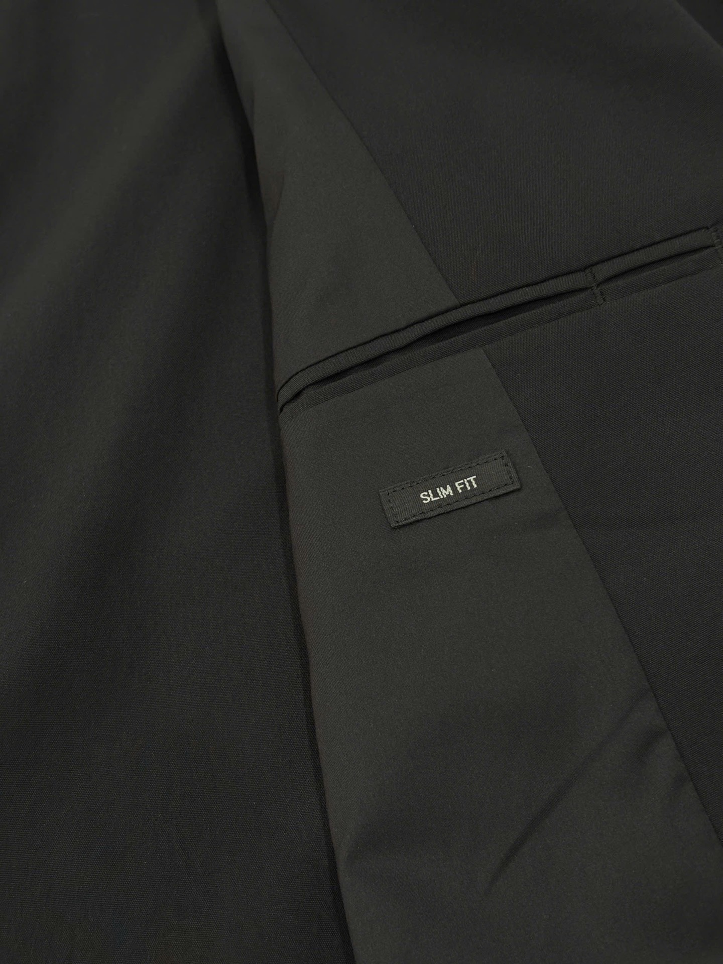 Blazer UNIQLO | Polyester tối màu 2 cúc không lót dáng gọn | độ mới 95%