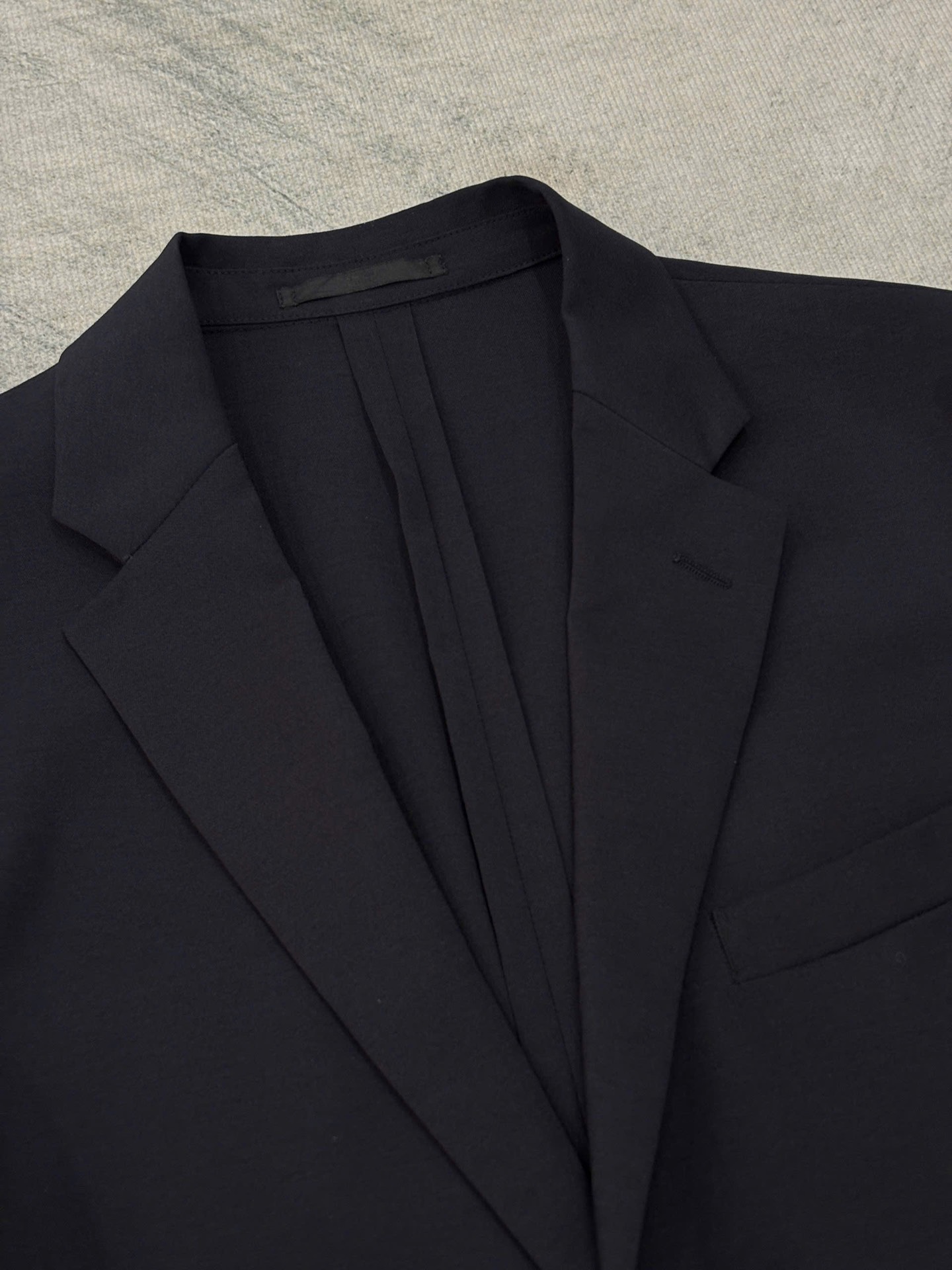 Blazer UNIQLO | Polyester tối màu 2 cúc cơ bản dáng Nhật | độ mới 95%