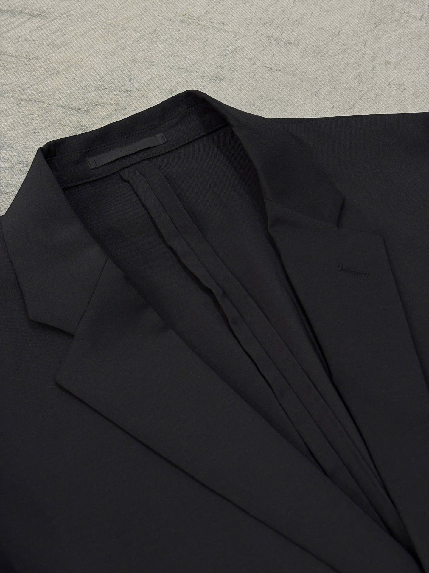 Blazer UNIQLO | Polyester tối màu 2 cúc hiện đại | độ mới 95%
