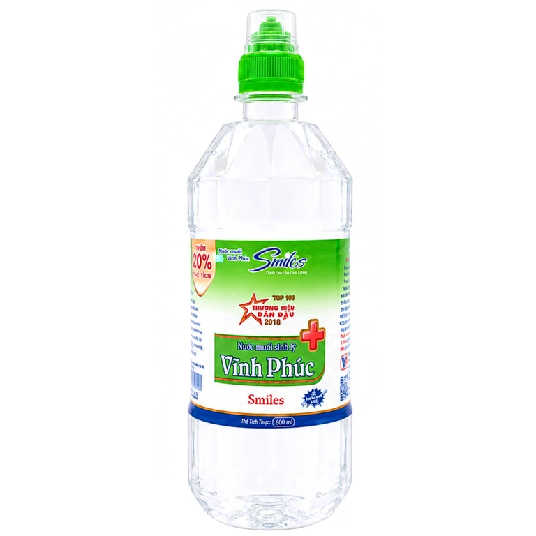 Nước muối Vĩnh Phúc Smiles Natri Clorid 0.9 giúp làm sạch răng, khử mùi hôi miệng (chai x 600ml)