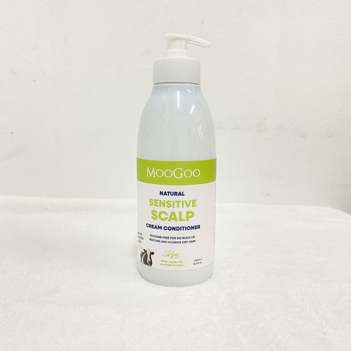 Dầu xả Moogoo Natural Scalp-Friendly Cream Conditioner dành cho da nhạy cảm, làm mềm tóc tự nhiên (chai 500ml)