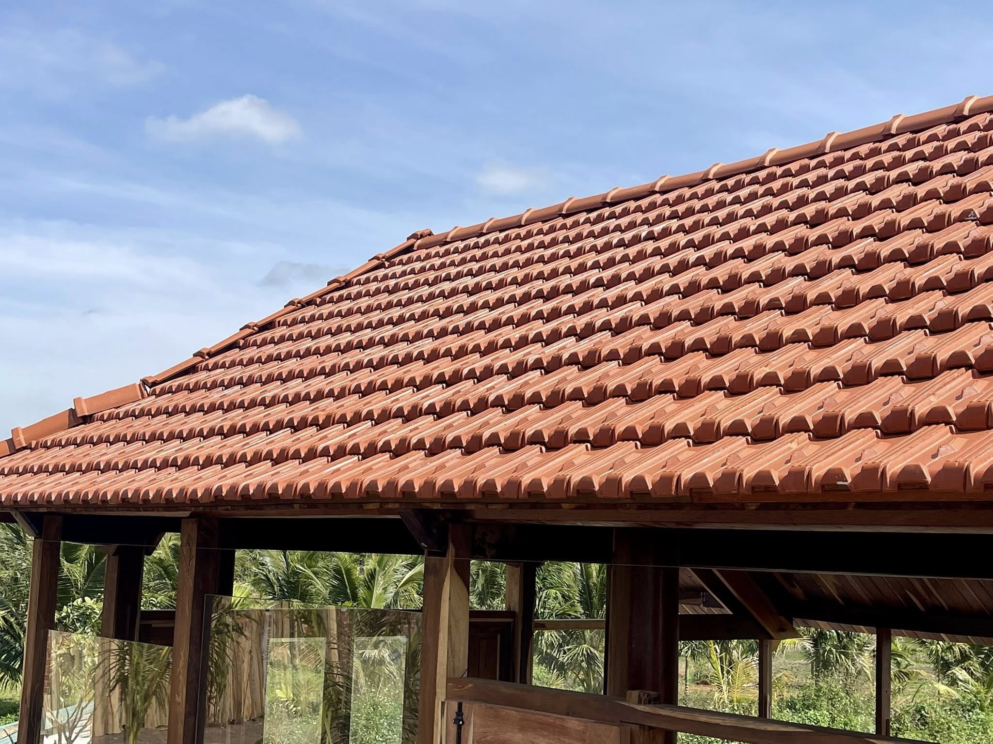 Giá ngói móc lợp nhà mới nhất - Kinh nghiệm chọn kích thước ngói móc phù hợp nhất