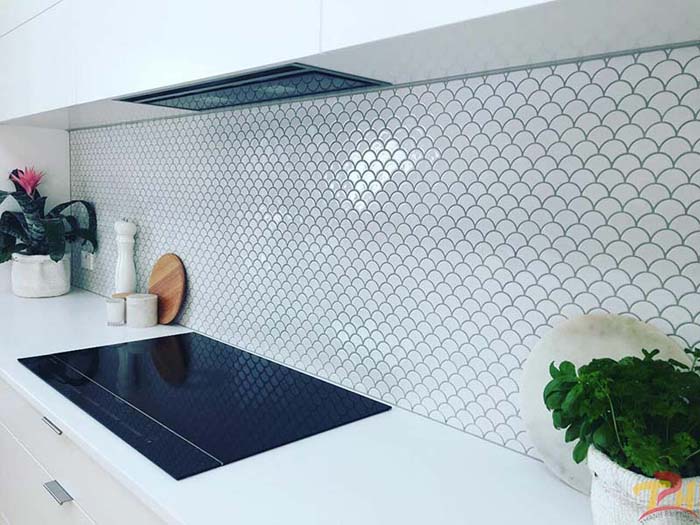 Gạch kính ốp bếp có gì đặc biệt hơn so với các loại gạch thông thường khác