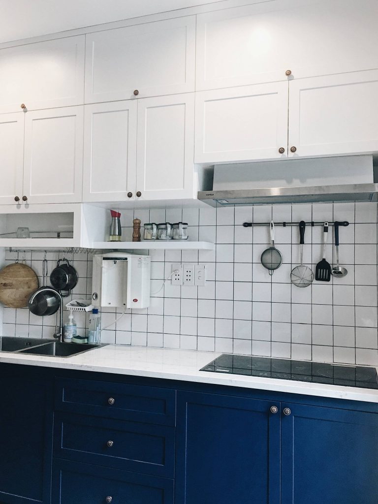 Gạch thẻ 10x10cm men bóng, phẳng