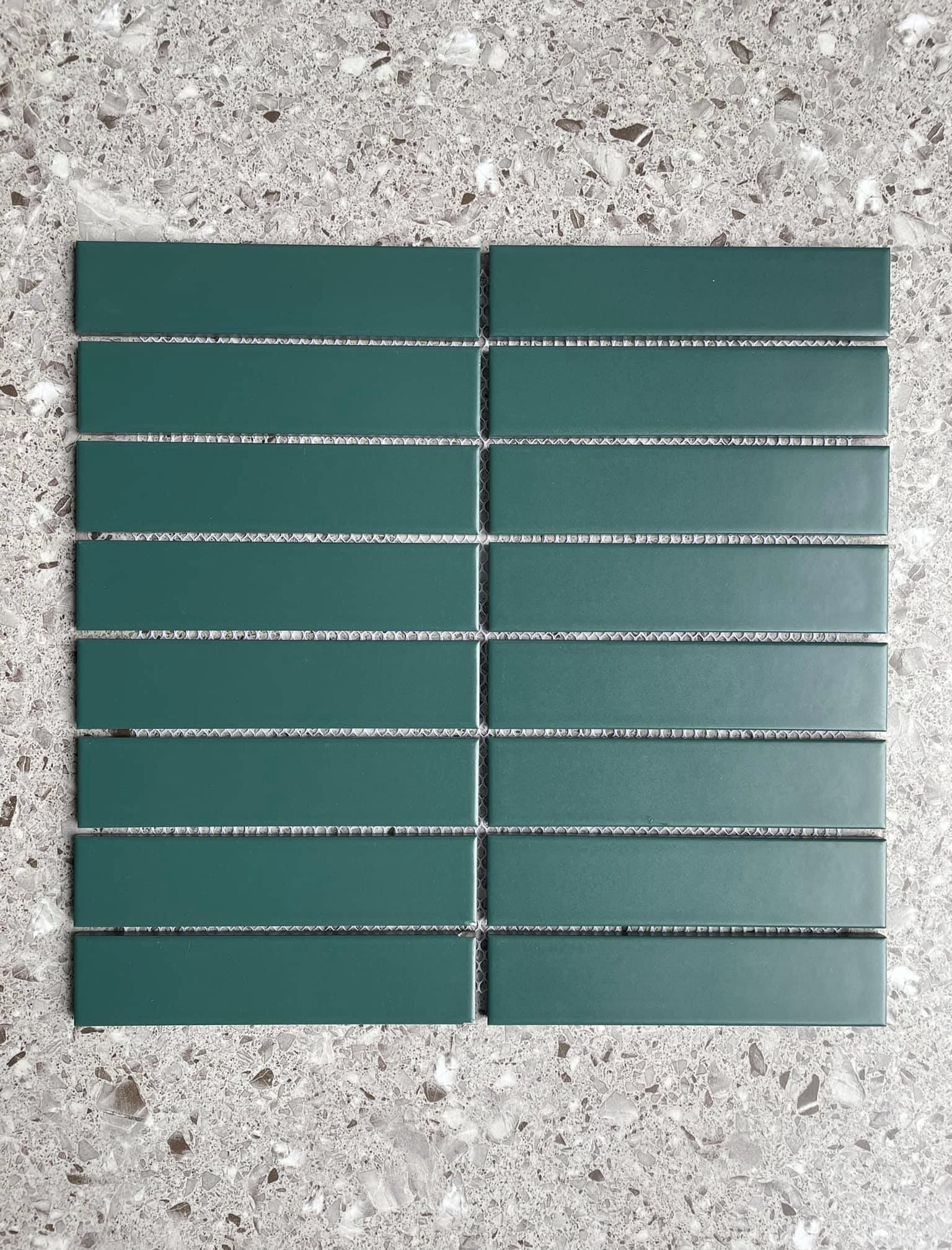 Gạch thẻ nội thất dạng vỉ nhập khẩu Trung Quốc màu xanh