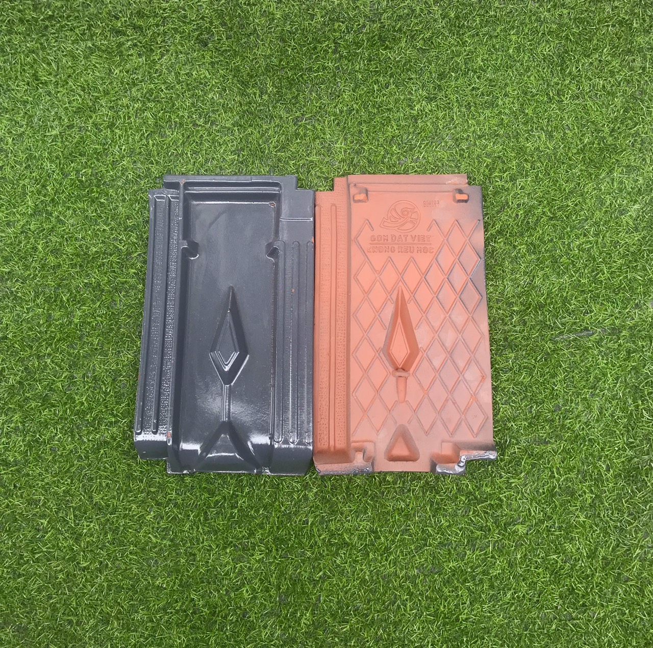 Ngói 22 viên/m2 tráng men màu ghi Gốm Đất Việt