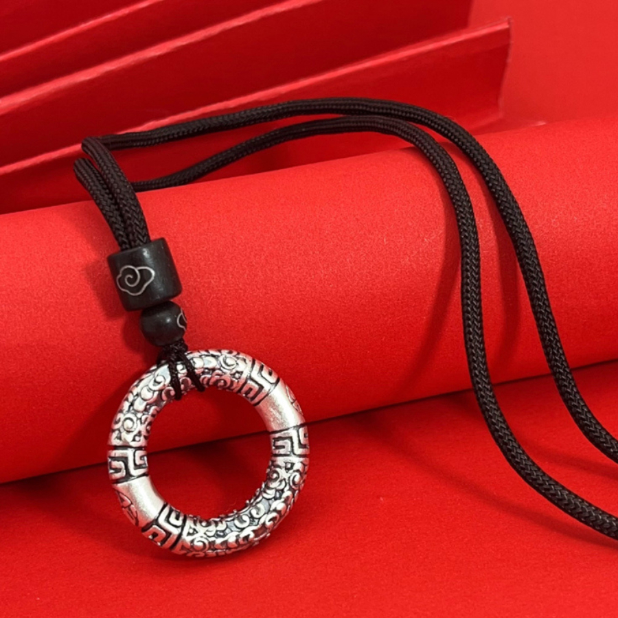 Vòng Cổ Dây Bện Mặt Tròn Bạc Khắc Họa Tiết Tường Vân - Seven Degree