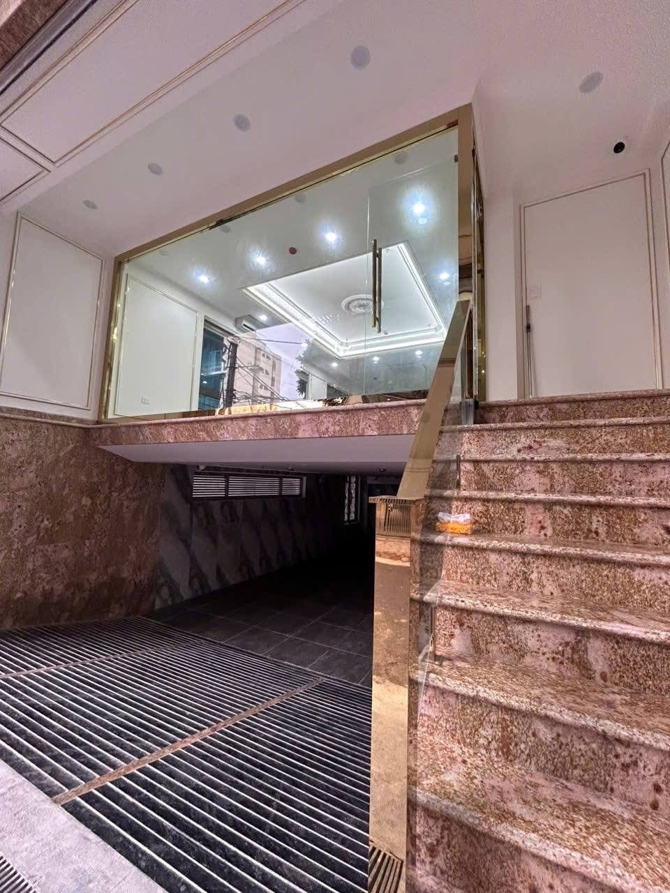 TOÀ CĂN HỘ CAO CẤP LẠC LONG QUÂN