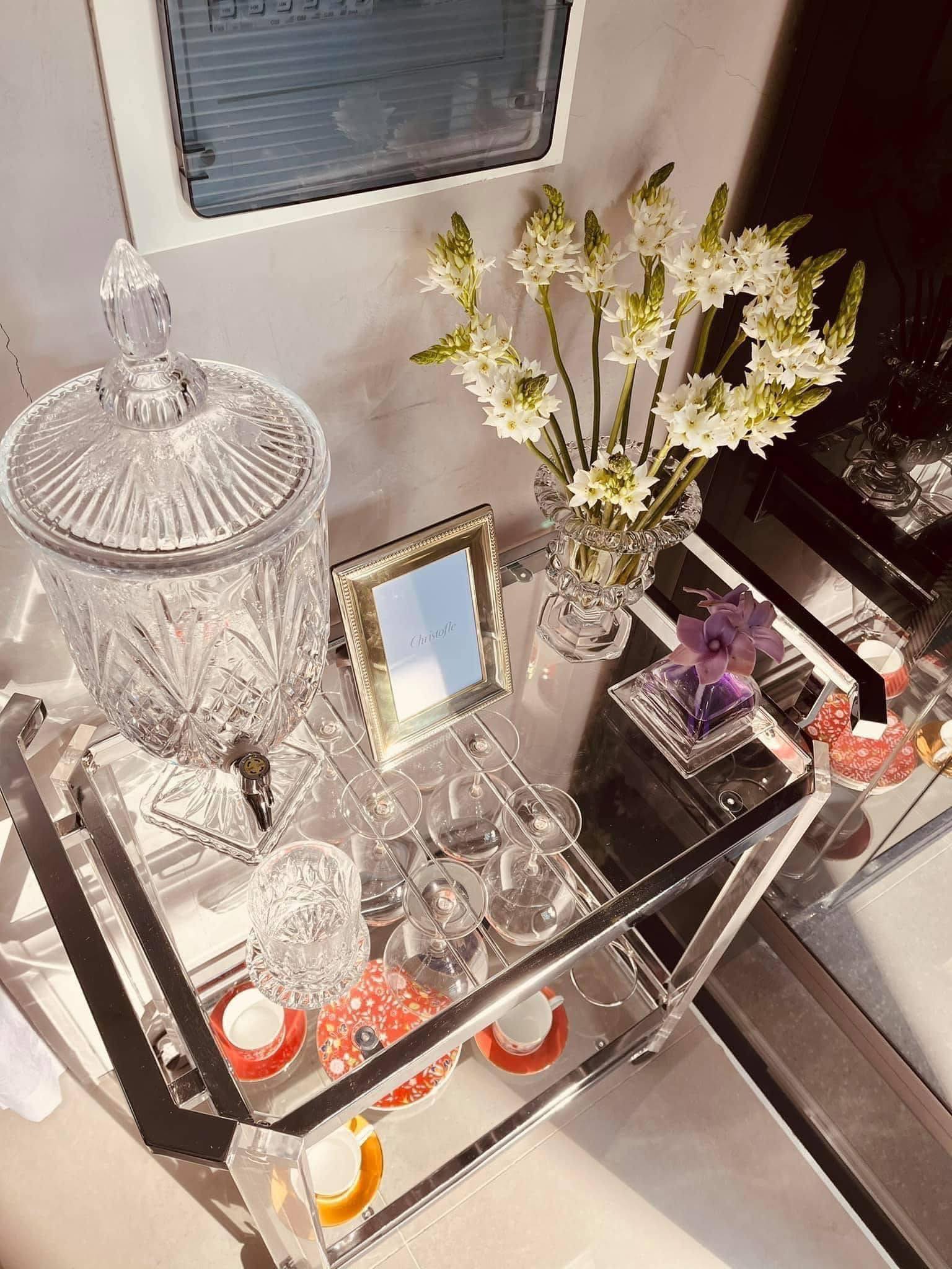 Xe đẩy rượu Bar cart Steve Silver Aerin