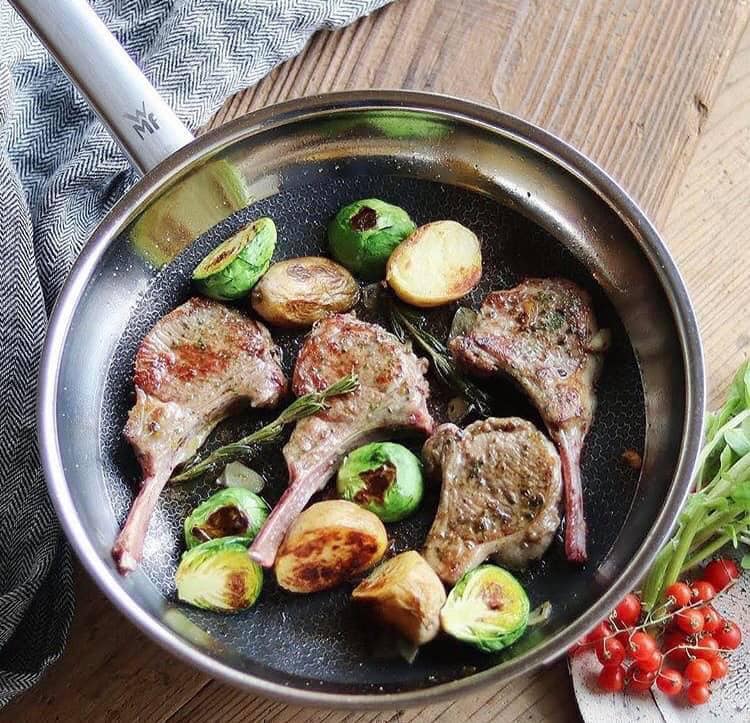 Chảo tổ ong WMF Profi Resist