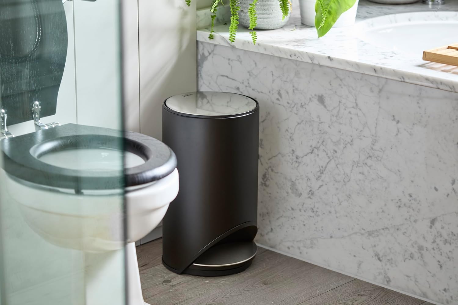 Thùng rác có bàn đạp màu đen Joseph Joseph 10L | 30151