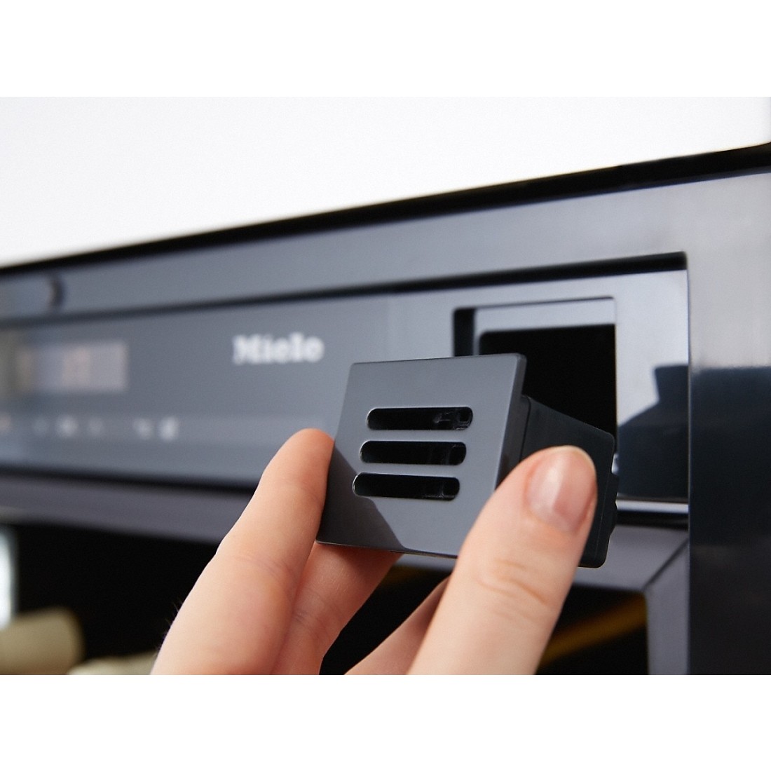 Tủ bảo quản rượu vang âm Miele | KWT 6722 IS