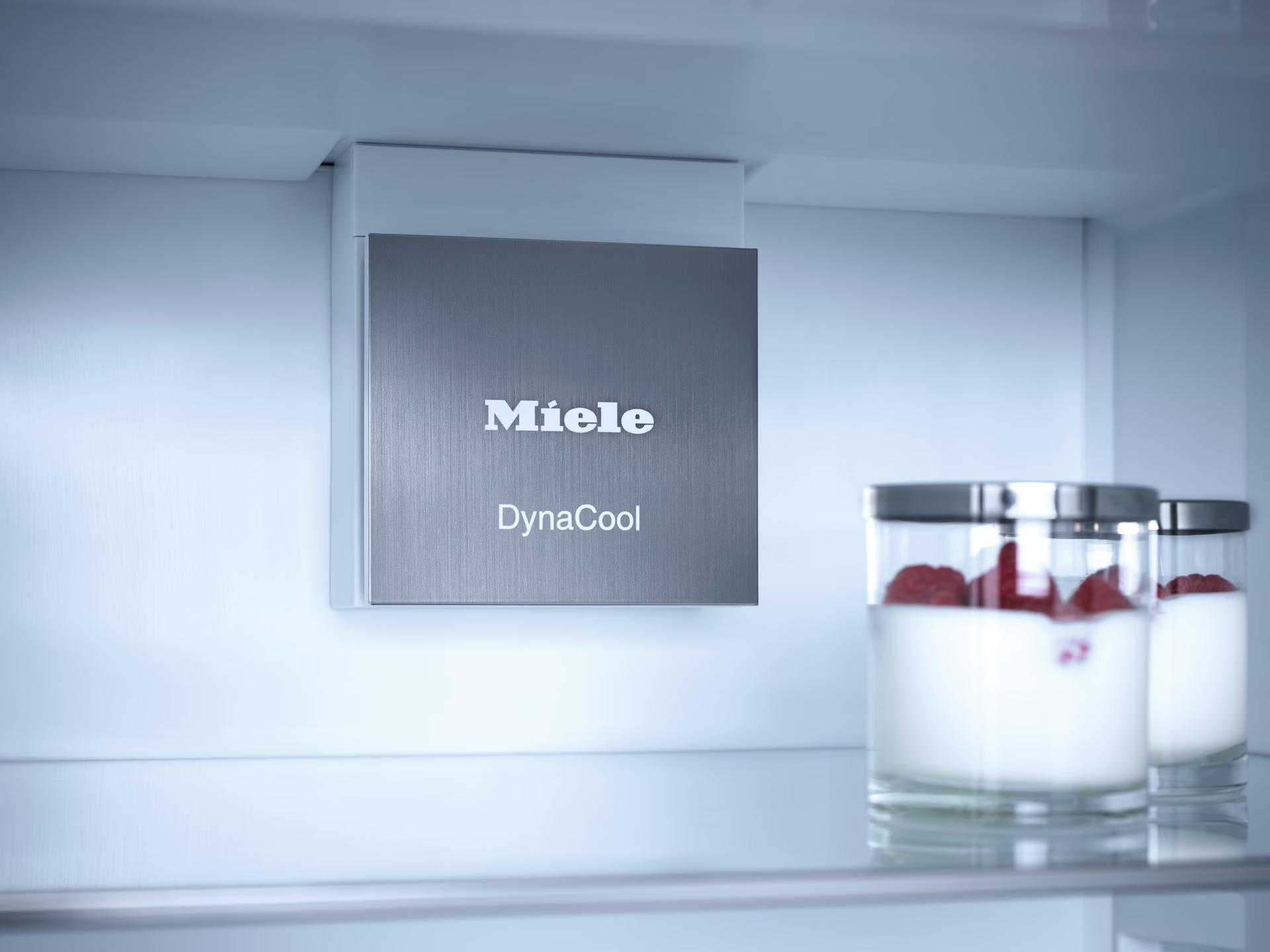 Tủ lạnh kết hợp tủ đông Miele | KFN 7744 C