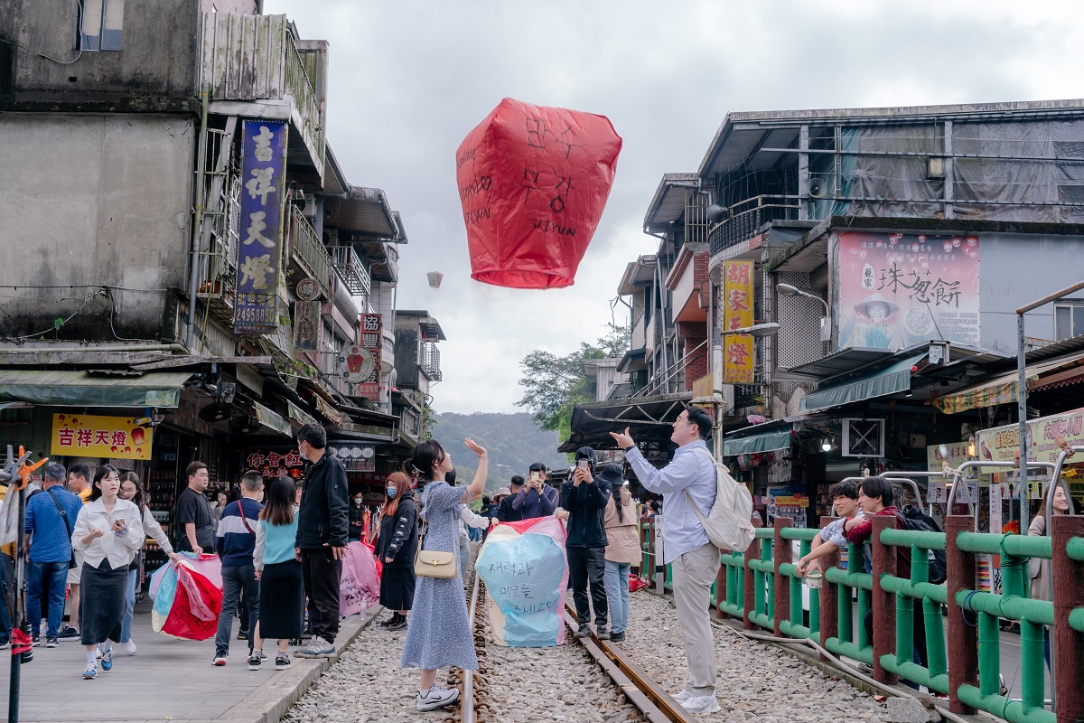 CAO HÙNG - ĐÀI TRUNG - ĐÀI BẮC