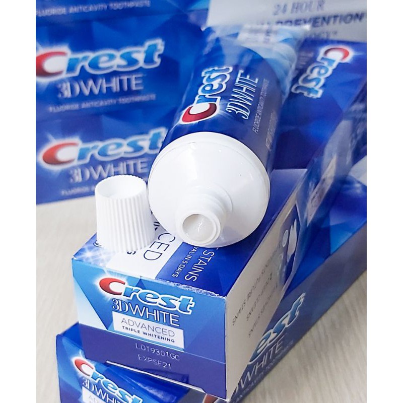 KEM ĐÁNH RĂNG CREST 3D WHITE ADVANCED TRIPLE WHITENING - 158G