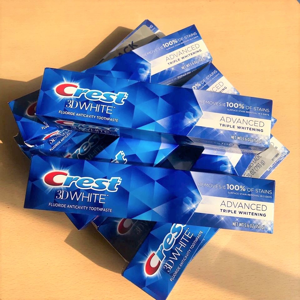 KEM ĐÁNH RĂNG CREST 3D WHITE ADVANCED TRIPLE WHITENING - 158G
