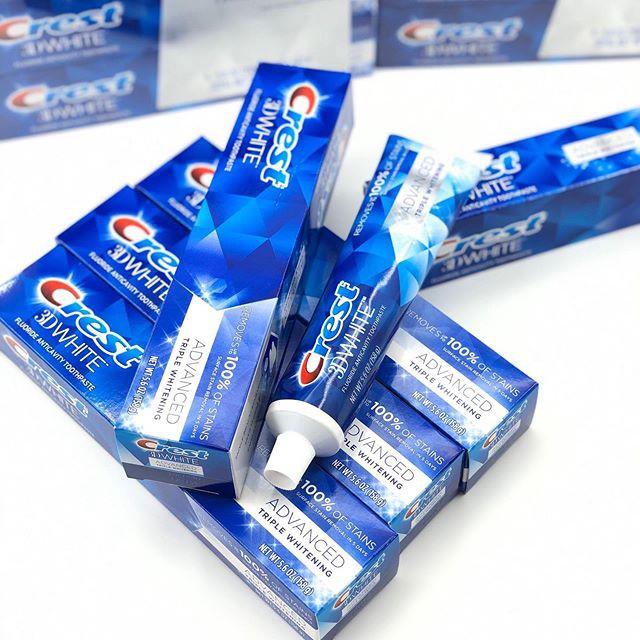 KEM ĐÁNH RĂNG CREST 3D WHITE ADVANCED TRIPLE WHITENING - 158G
