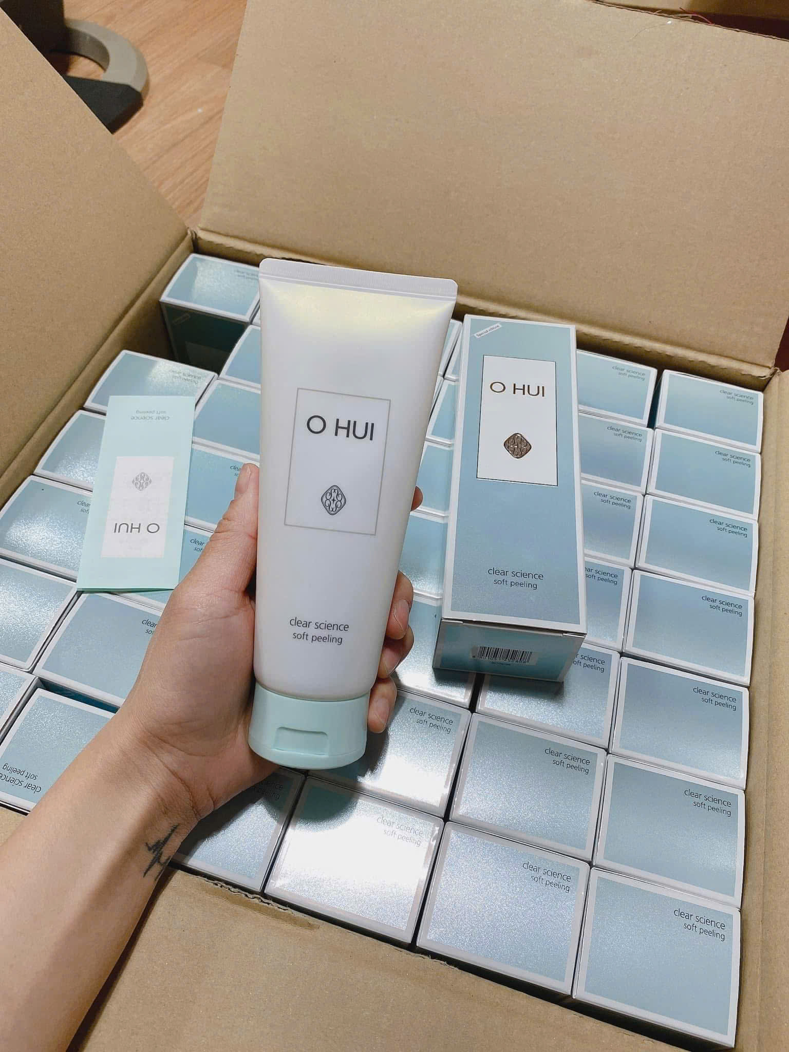 Tẩy tế bào chết Ohui Clear Science Soft Peeling - làn sáng, khỏe và ẩm mịn da