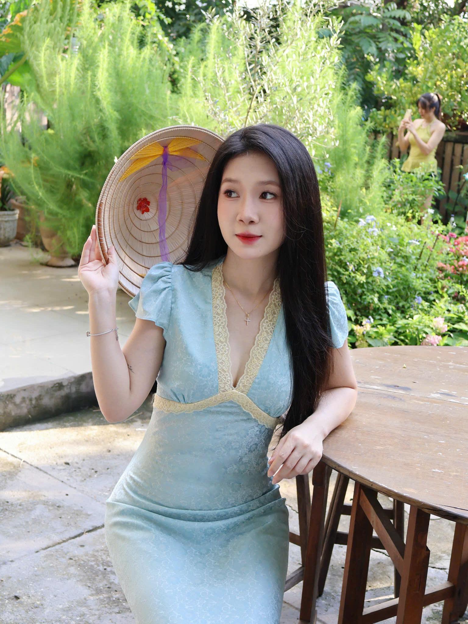 |DLD-026| NGUYỆT CÚC Đầm Gấm Có Tay Phối Ren