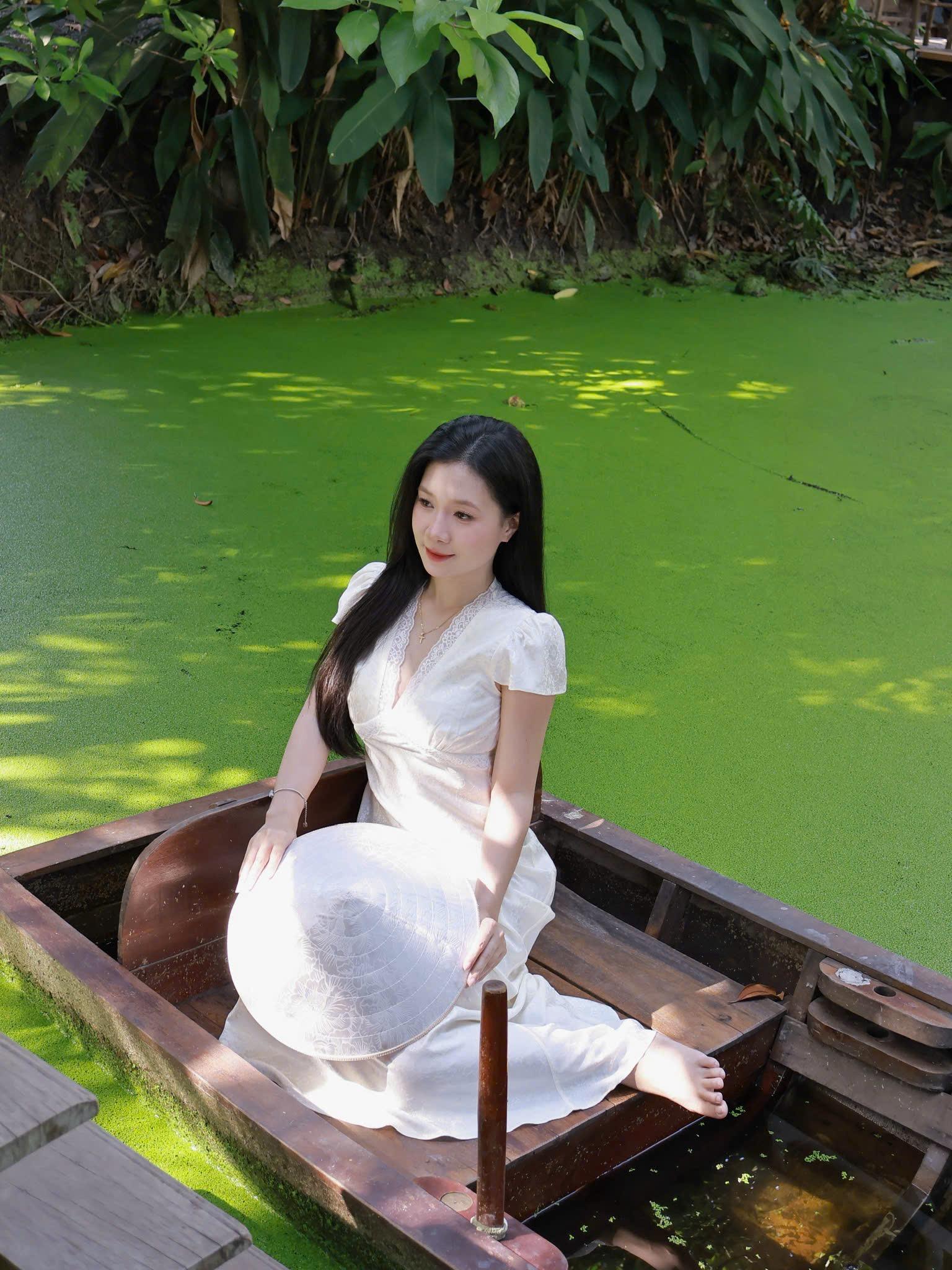 |DLD-026| NGUYỆT CÚC Đầm Gấm Có Tay Phối Ren