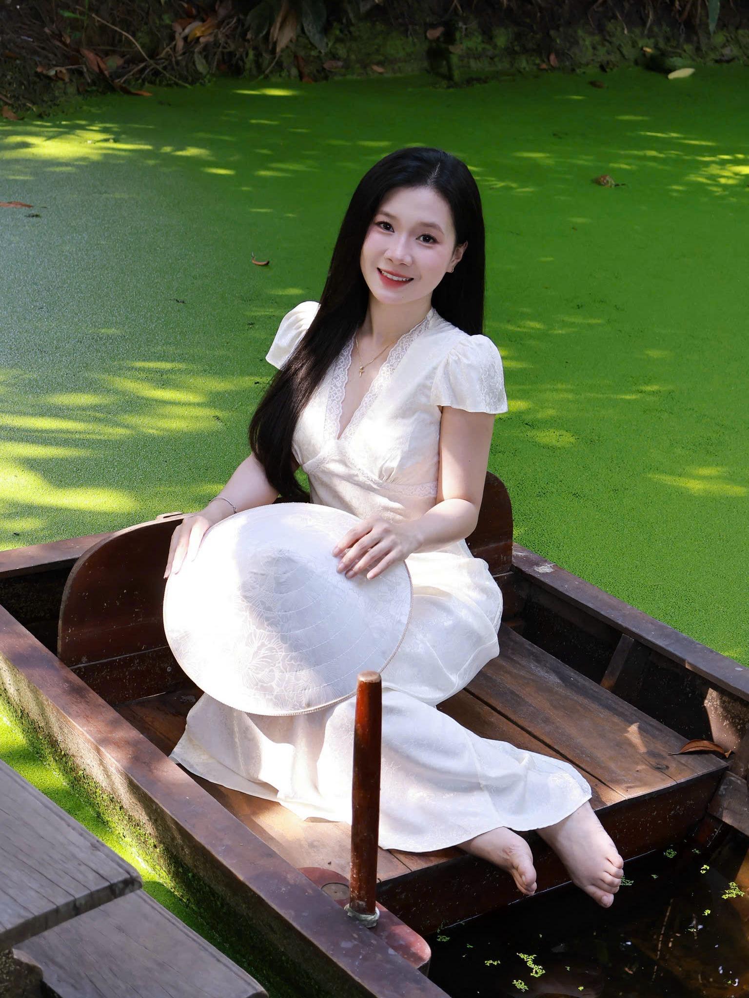 |DLD-026| NGUYỆT CÚC Đầm Gấm Có Tay Phối Ren