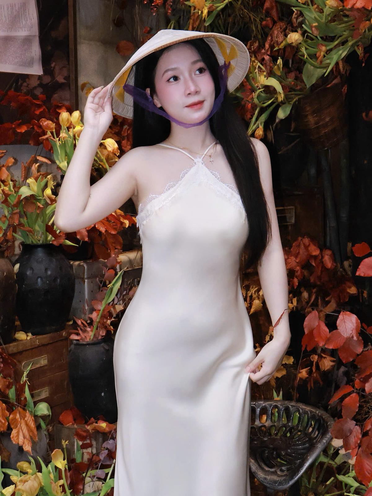 |DLD-028| Đầm Lụa Cổ Yếm Phối Ren,Form Dài Có Dây Kéo