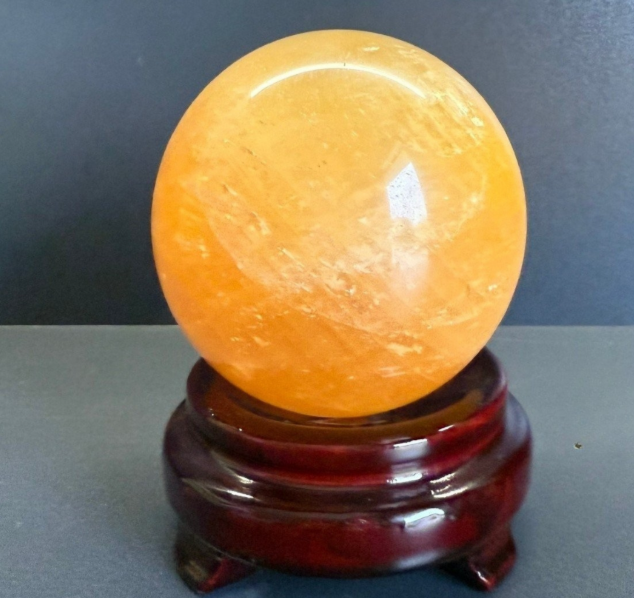 Quả Cầu Phong Thủy Màu Vàng – Biểu Tượng Của Tài Lộc, Thịnh Vượng Và Thành Công_KBPT15