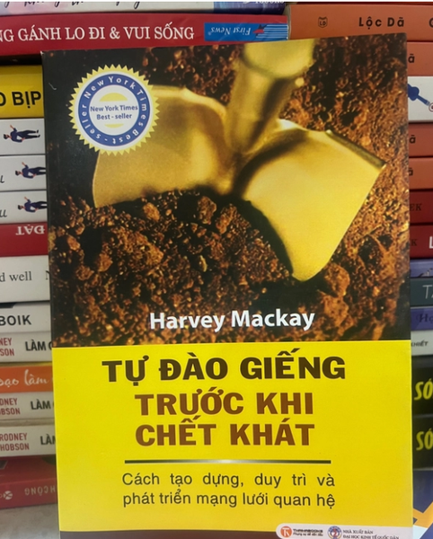 Sách : Tự đào giếng trước khi chết khát