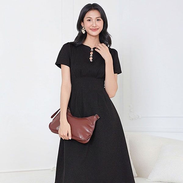 Đầm chữ A cổ cách điện