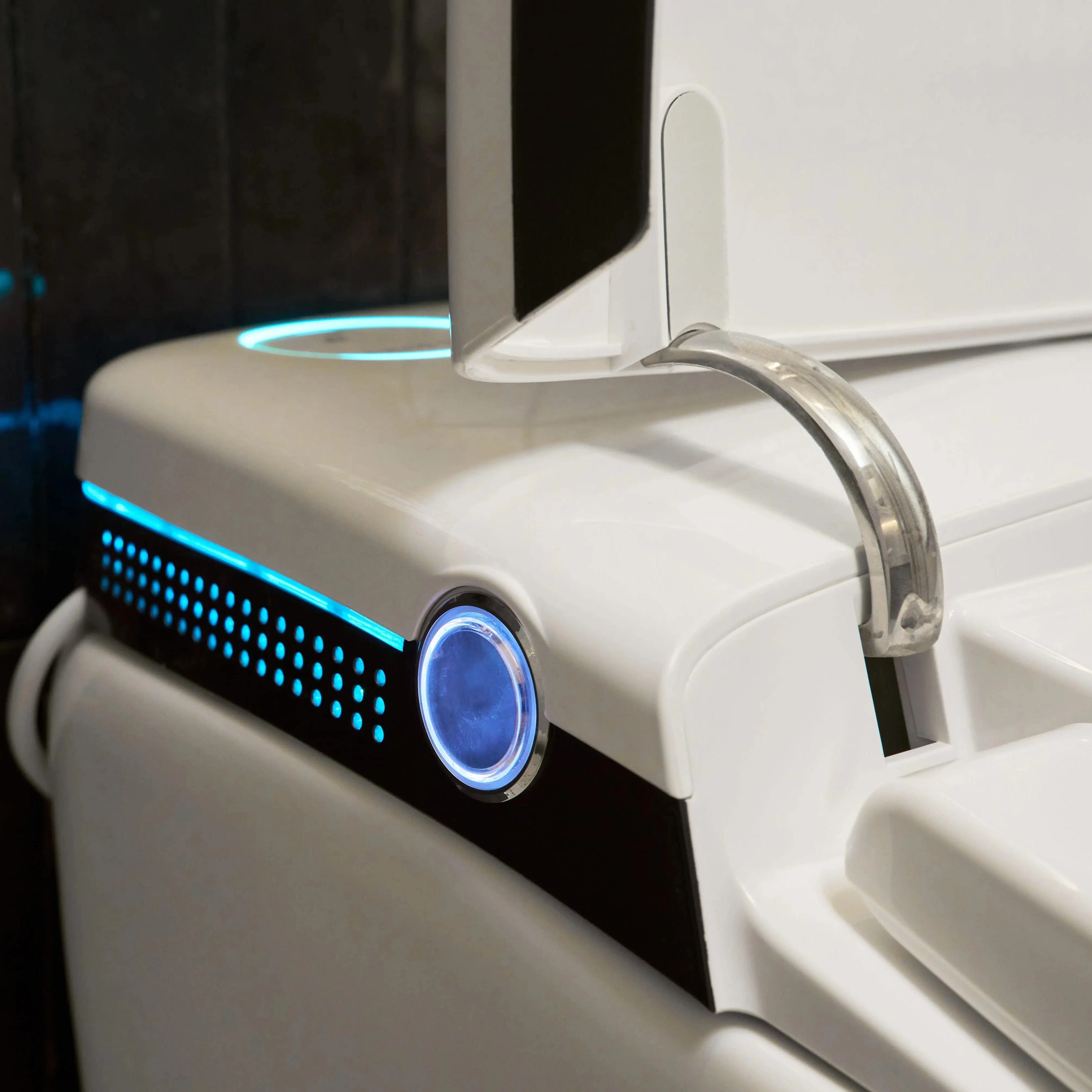 Tự động xả nước