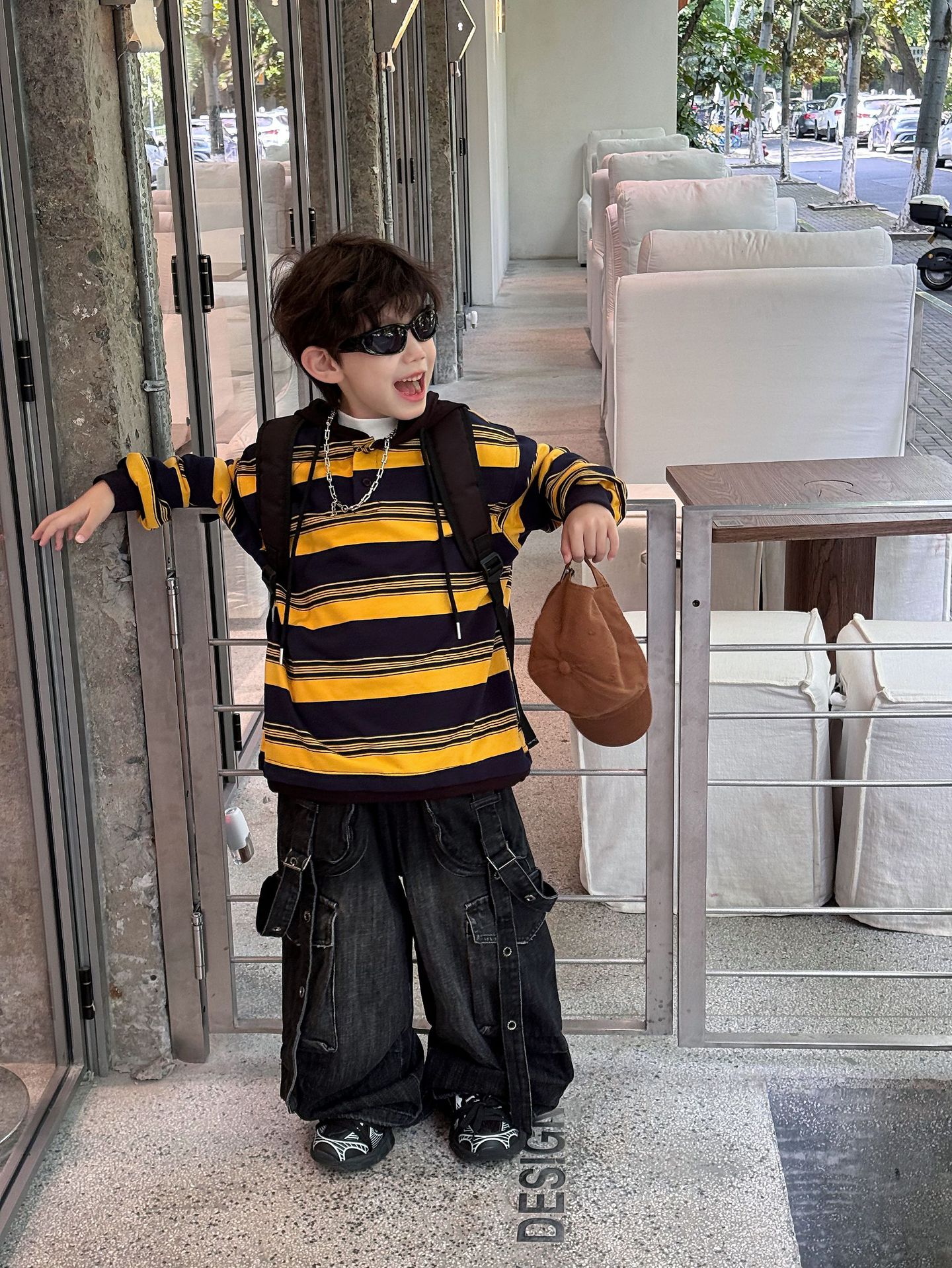 AD Hoodie Sọc Vàng Nón Đen FS