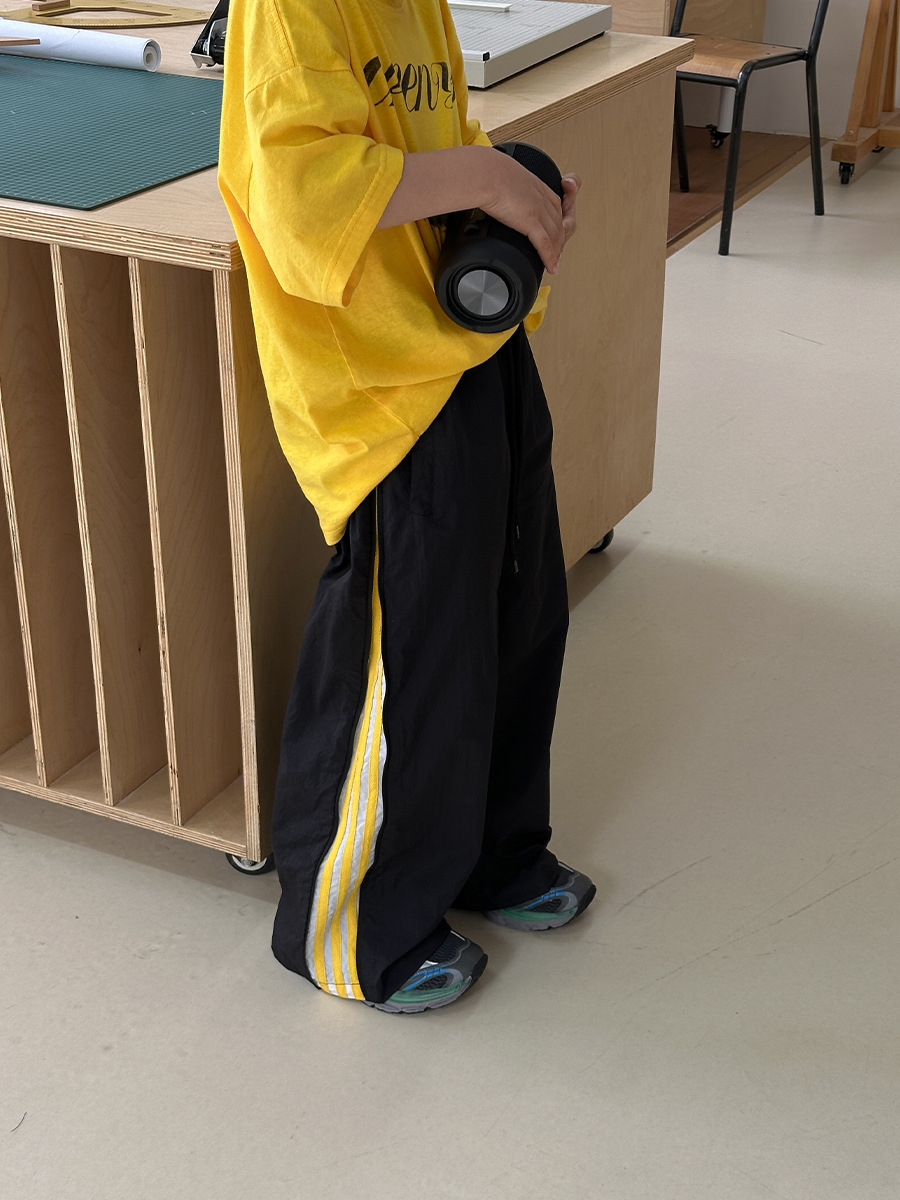 Quần Dài Dù Đen Sọc Hông Vàng LY