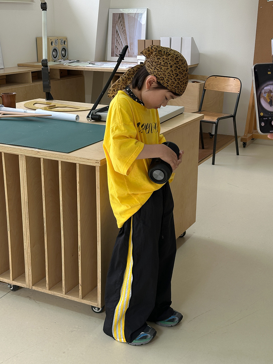 Quần Dài Dù Đen Sọc Hông Vàng LY