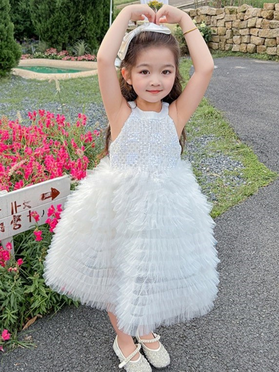 VD Yếm Trắng Voan Tầng Nơ Sau Btown