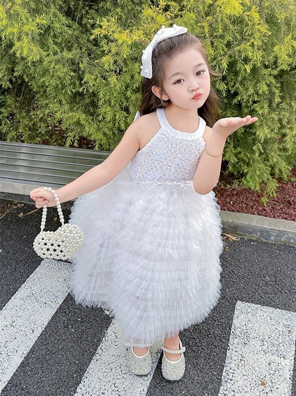 VD Yếm Trắng Voan Tầng Nơ Sau Btown