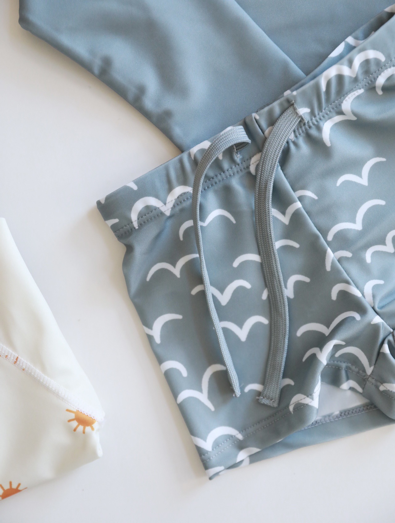 SET BƠI XÁM QUẦN HỌA TIẾT TRẮNG