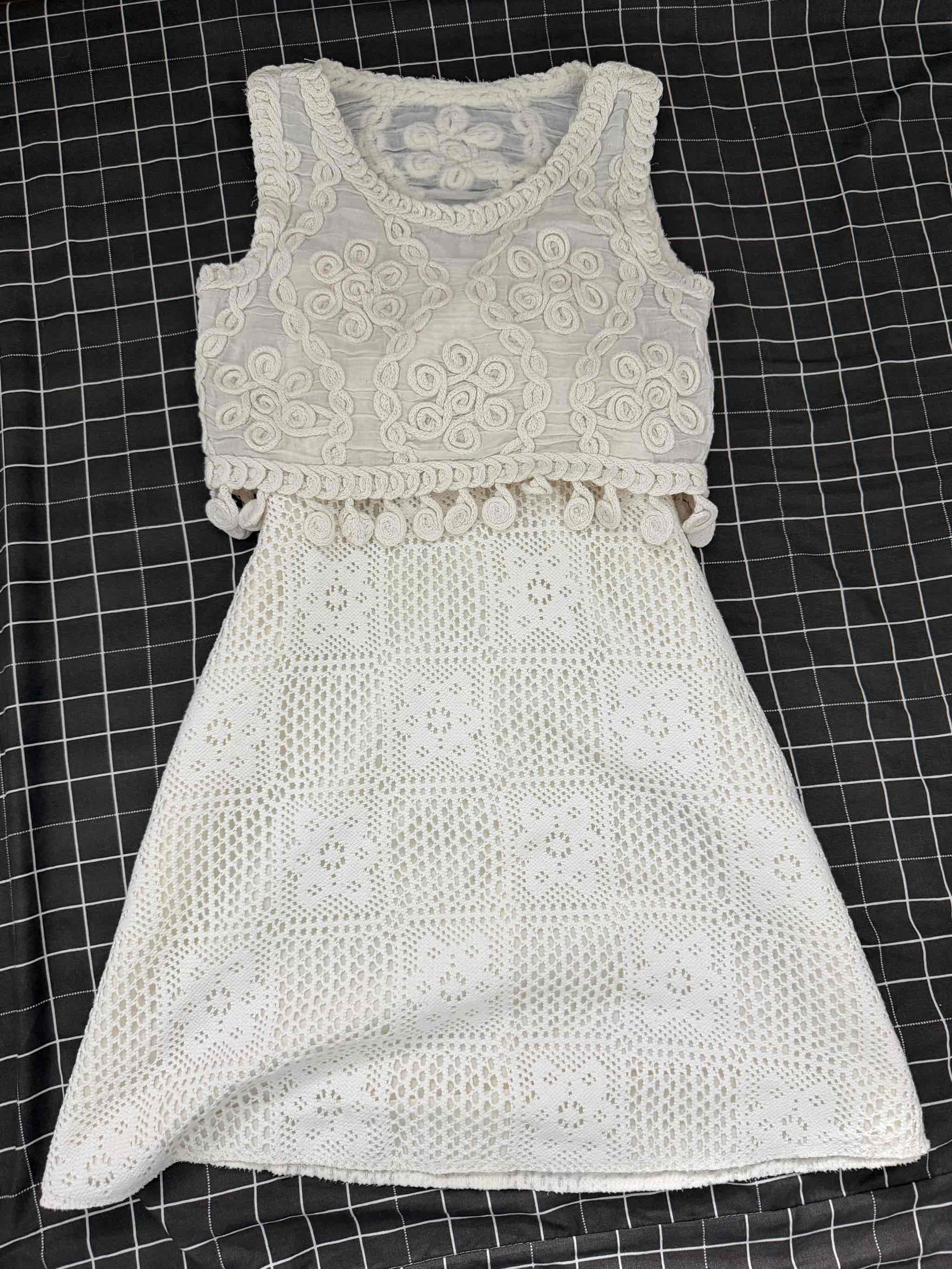 Set  Áo Croptop Váy Be Lưới Ota