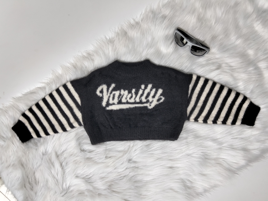 Áo Len Đen Mix Tay Pukids