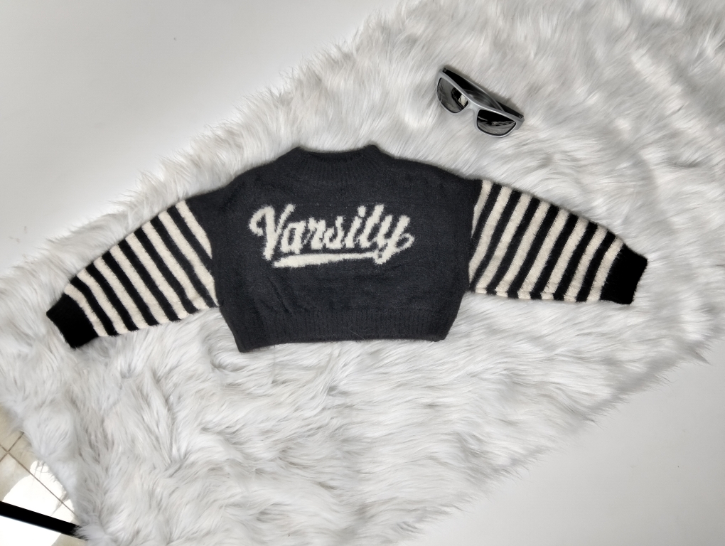 Áo Len Đen Mix Tay Pukids