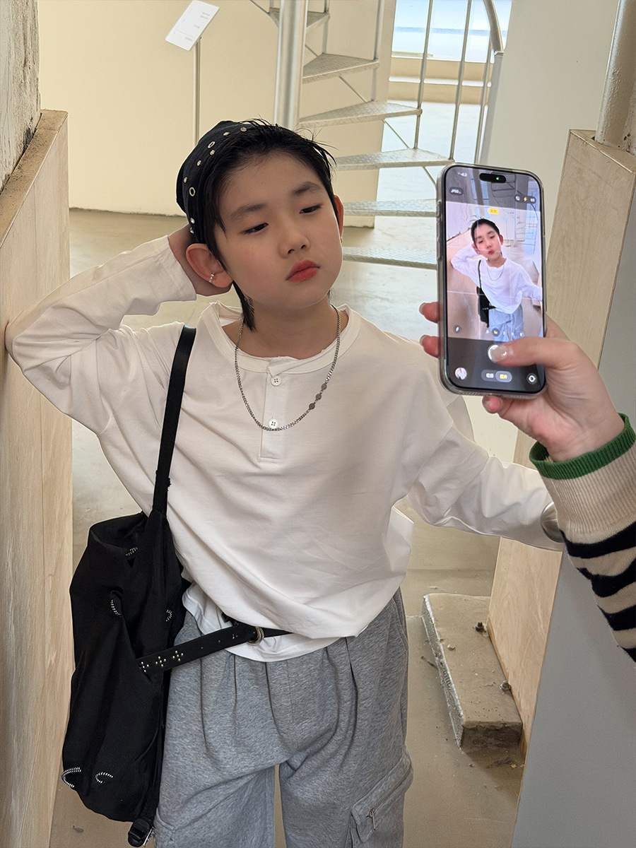 AD Trắng Nút Cổ Ly