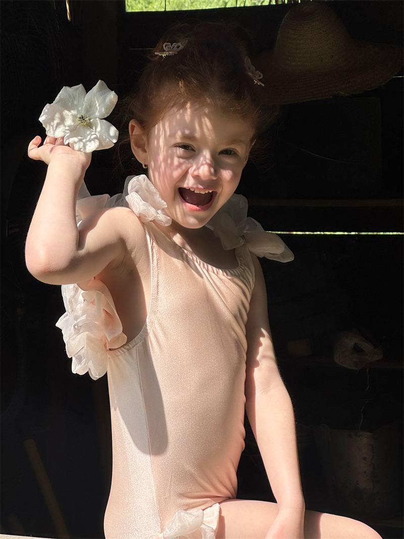 Jump Bơi Hồng Nơ Đá Chegle