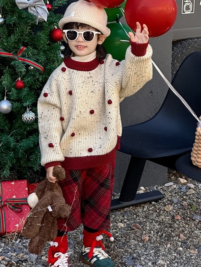 Áo Len Dài Kem Bi Bông WP