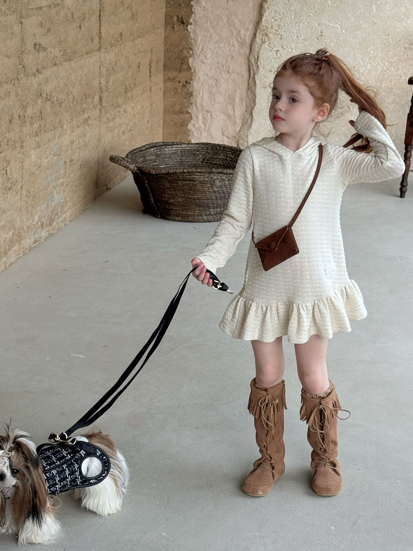 Váy Ngắn Len Kem Nón Ota