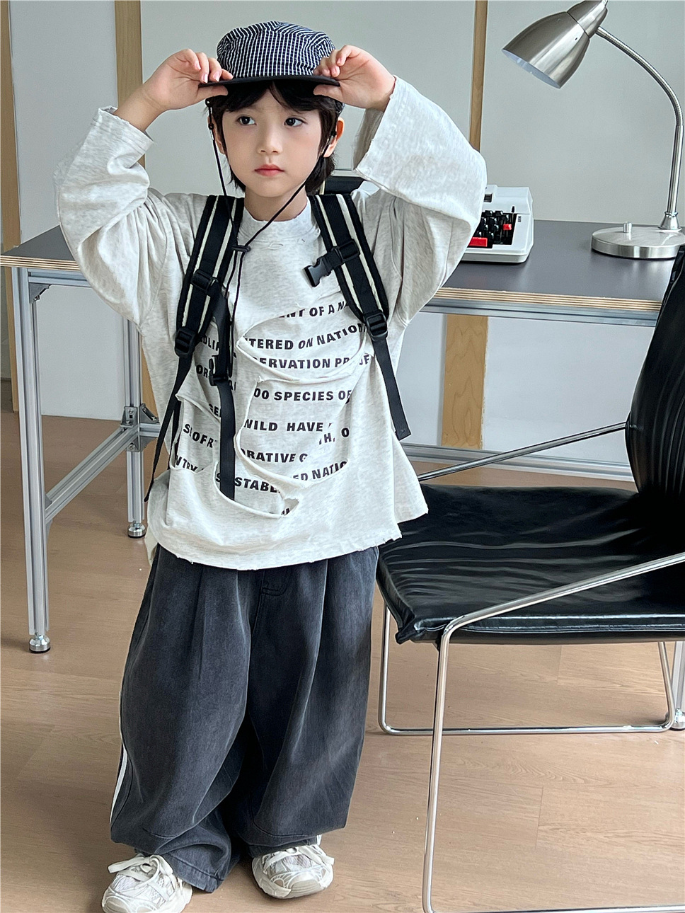 Áo Dài Xám Rách Chữ SN