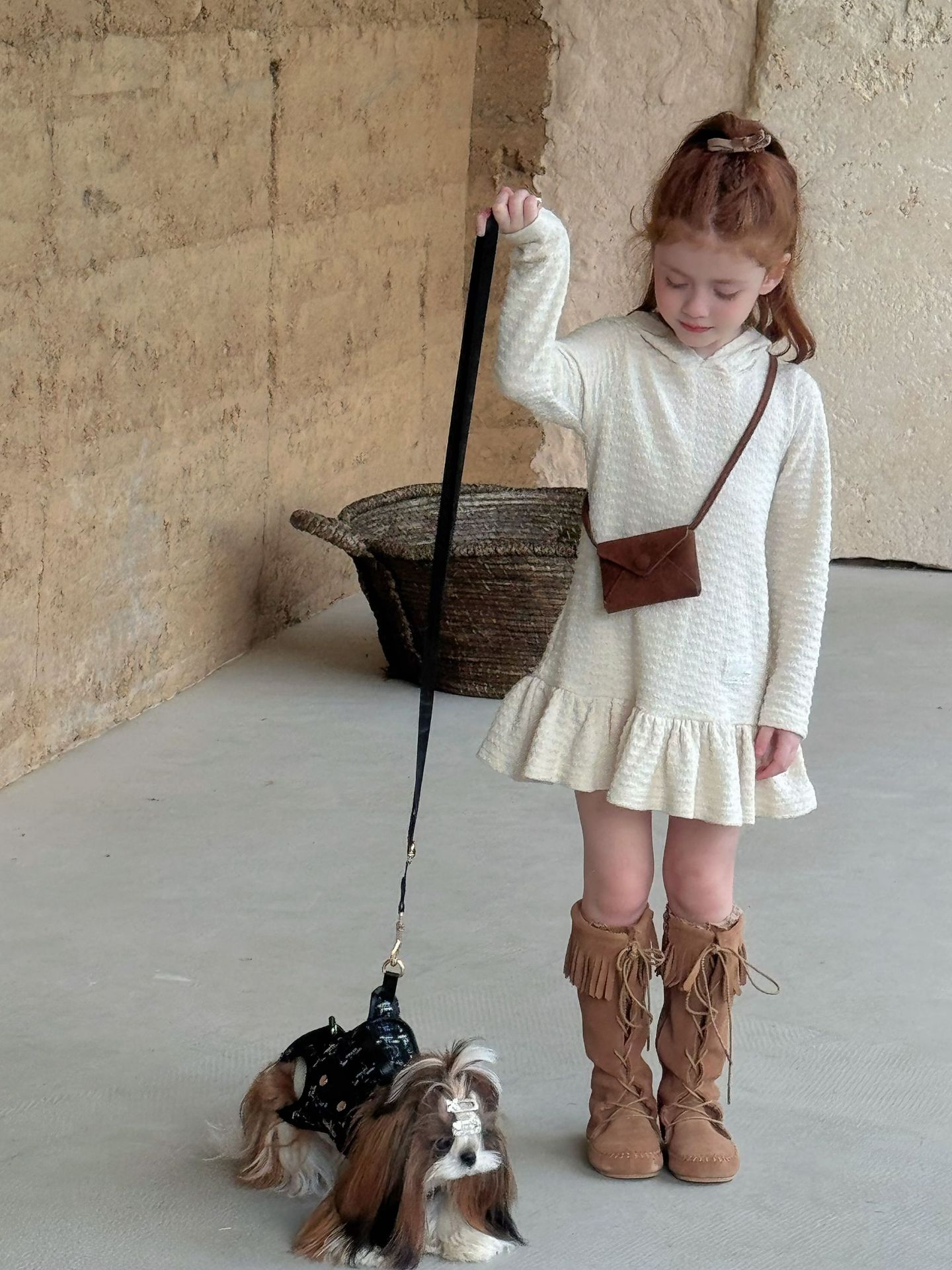 Váy Ngắn Len Kem Nón Ota