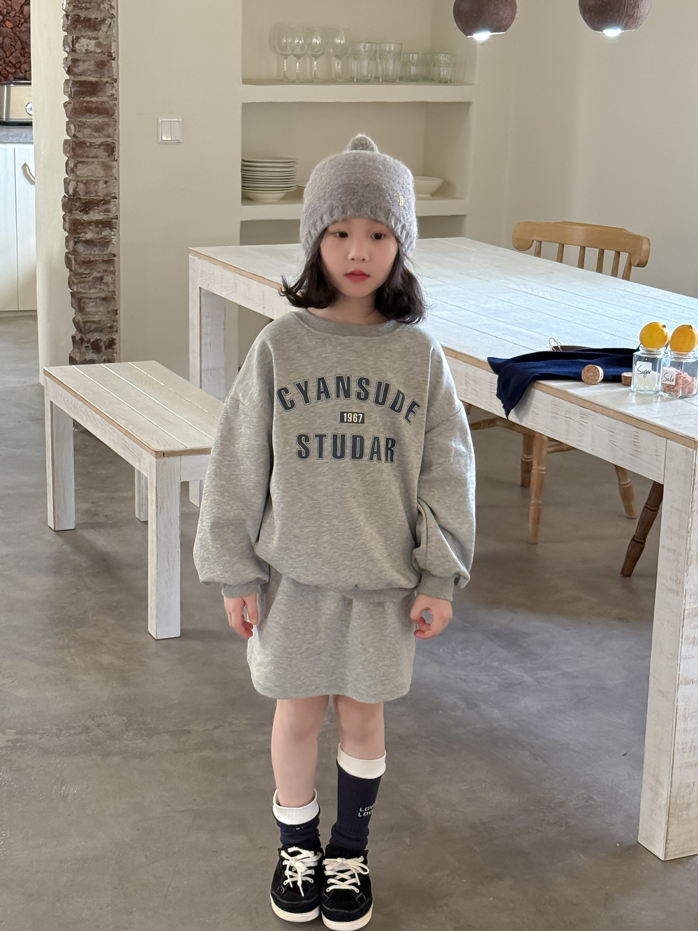 Set Ngắn Áo Váy Xám Chữ Xanh KM